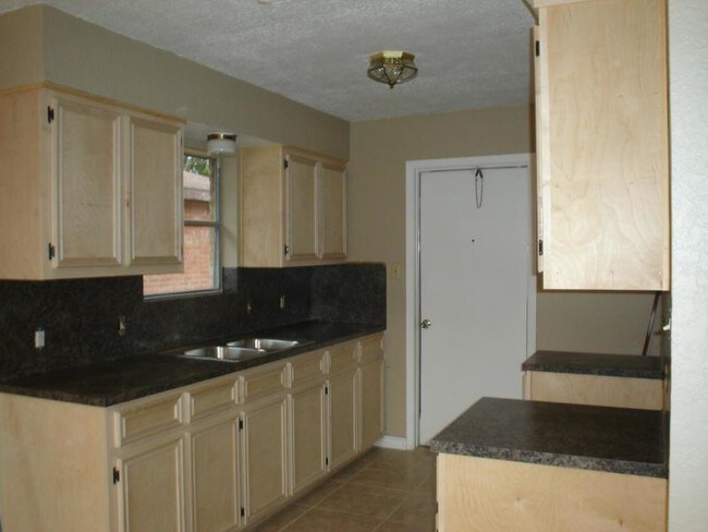 Building Photo - 7429 Whisper Wind Dr