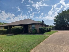 Building Photo - 2401 Monte Carlo Dr