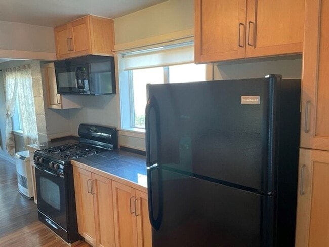 Building Photo - One Bedroom, One Bath Home for Rent in Ash...