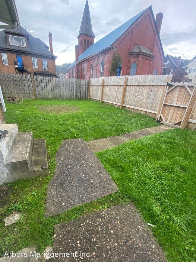 Foto del edificio - 2 br, 1 bath House - 241 W 9th Ave