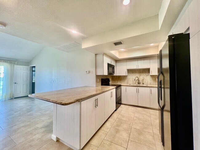 Foto del edificio - AVAILABLE NOW!!  BEAUTIFUL 2-Bedroom 3 -bathroom Condo in La Quint Palms! MOVE IN SPECIAL 50% OFF...