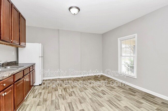 Building Photo - 818 Frederick St