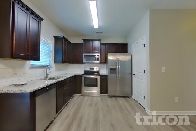 Building Photo - 203 Magnaview Dr