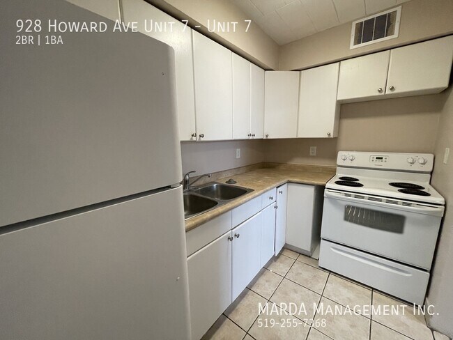 Photo du bâtiment - SPACIOUS 2 BED/1BATH IN CENTRAL WINDSOR + HYDRO