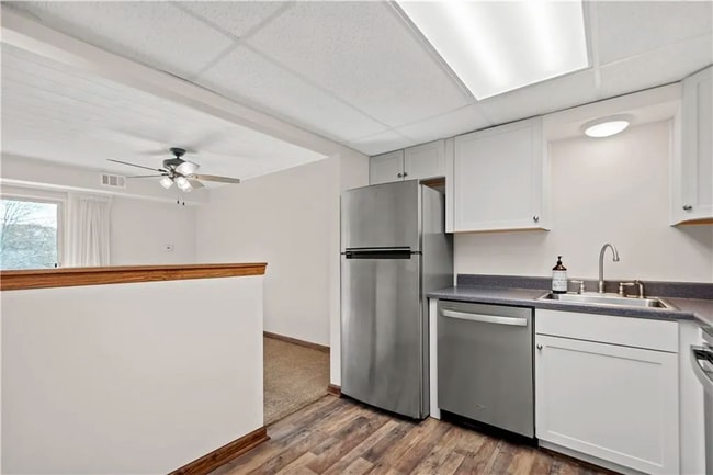 Building Photo - 603 Calais Dr