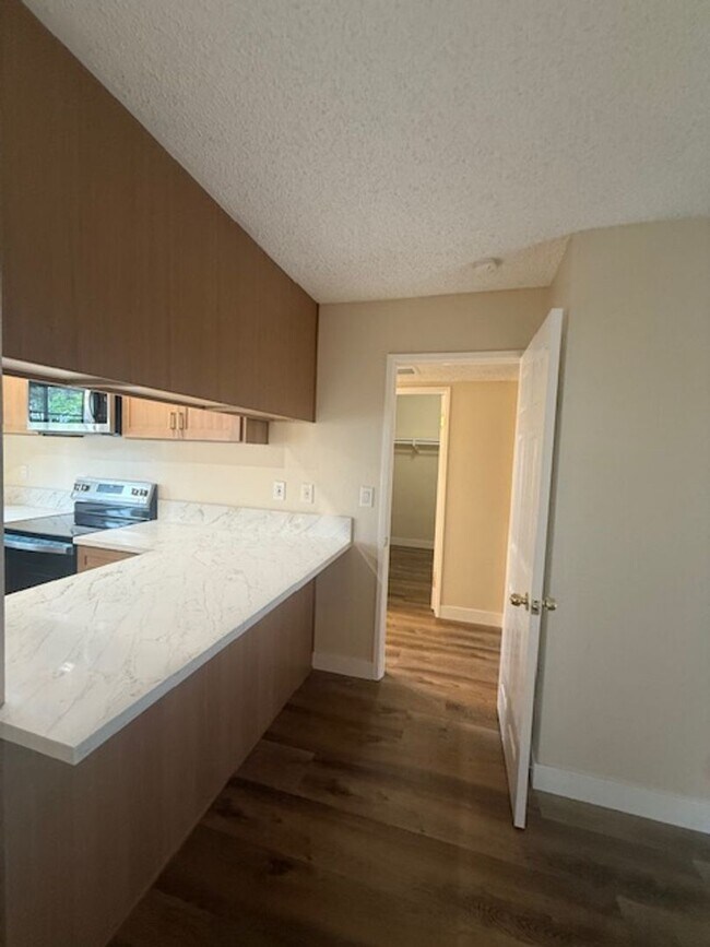 Foto del edificio - Gorgeous fully remodeled condominium
