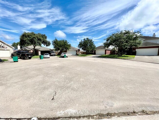 Building Photo - 111 Laurel Meadow Ct