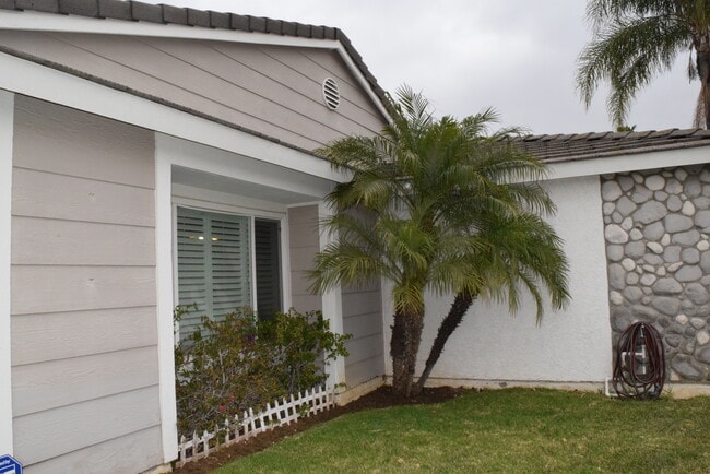 Building Photo - 620 Pantera Dr