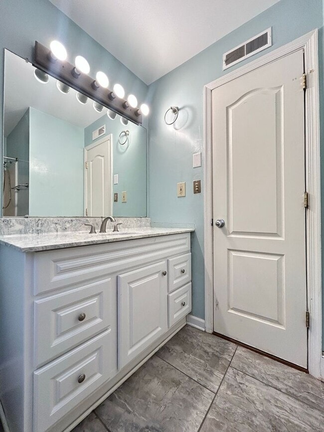 Building Photo - Charming 4-Bedroom Cul-de-Sac Home in Virginia Beach "ASK ABOUT OUR ZERO DEPOSIT"