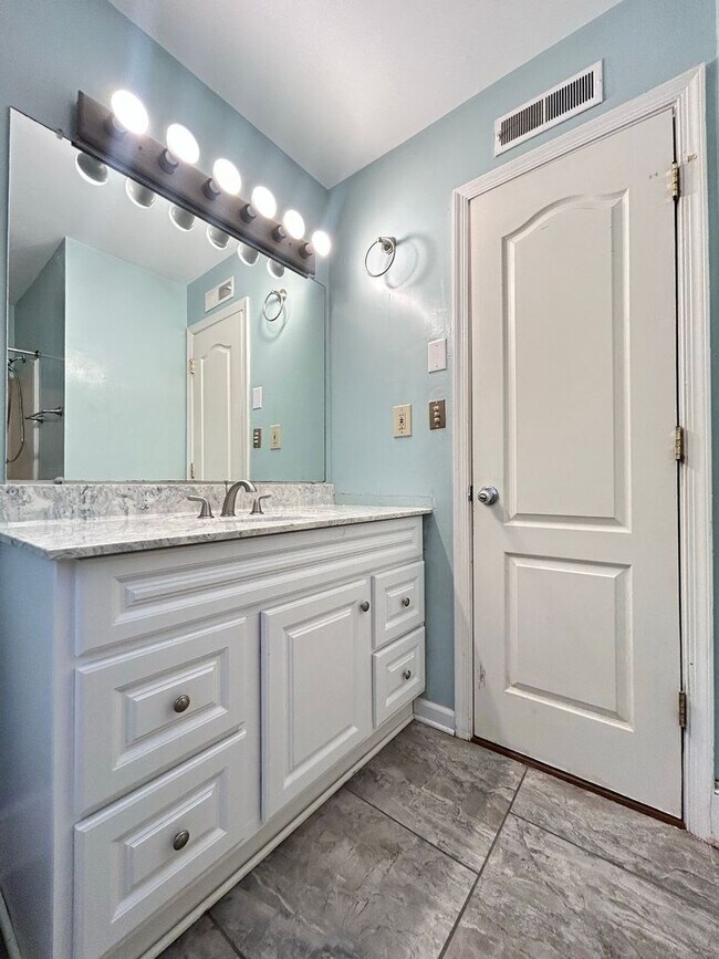 Foto del edificio - Charming 4-Bedroom Cul-de-Sac Home in Virginia Beach "ASK ABOUT OUR ZERO DEPOSIT"