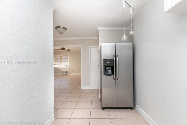 Foto del edificio - 2444 Flamingo Pl