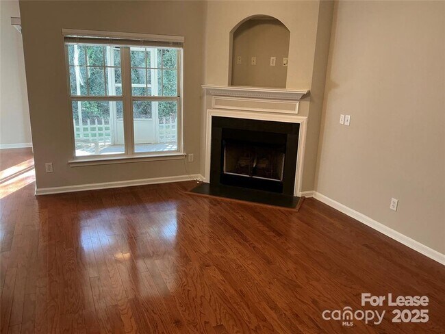 Building Photo - 16952 Commons Creek Dr