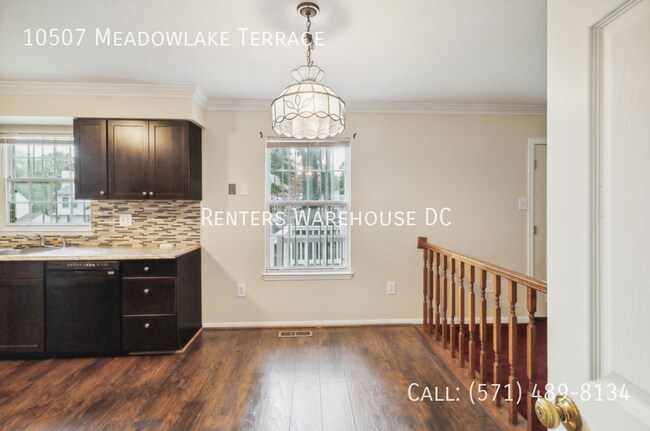 Foto del edificio - Stunning and spacious 4Bd 2 full,and 2 hal...