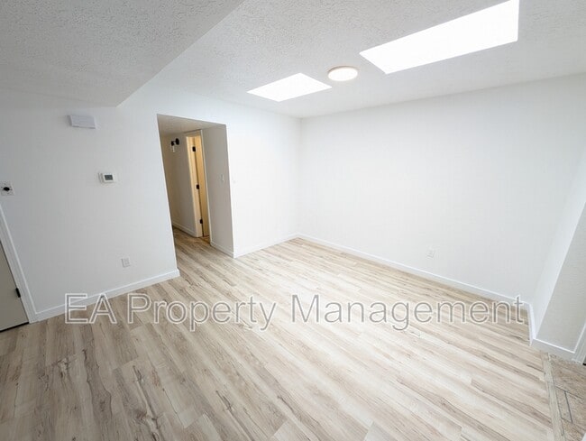 Foto del edificio - 3301 Schumacher St NW