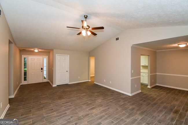 Foto del edificio - 1311 Ambercrest Way