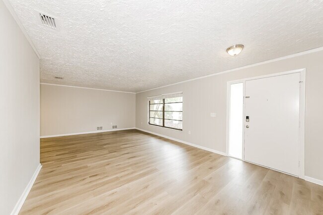Building Photo - 4760 Greencroft Rd