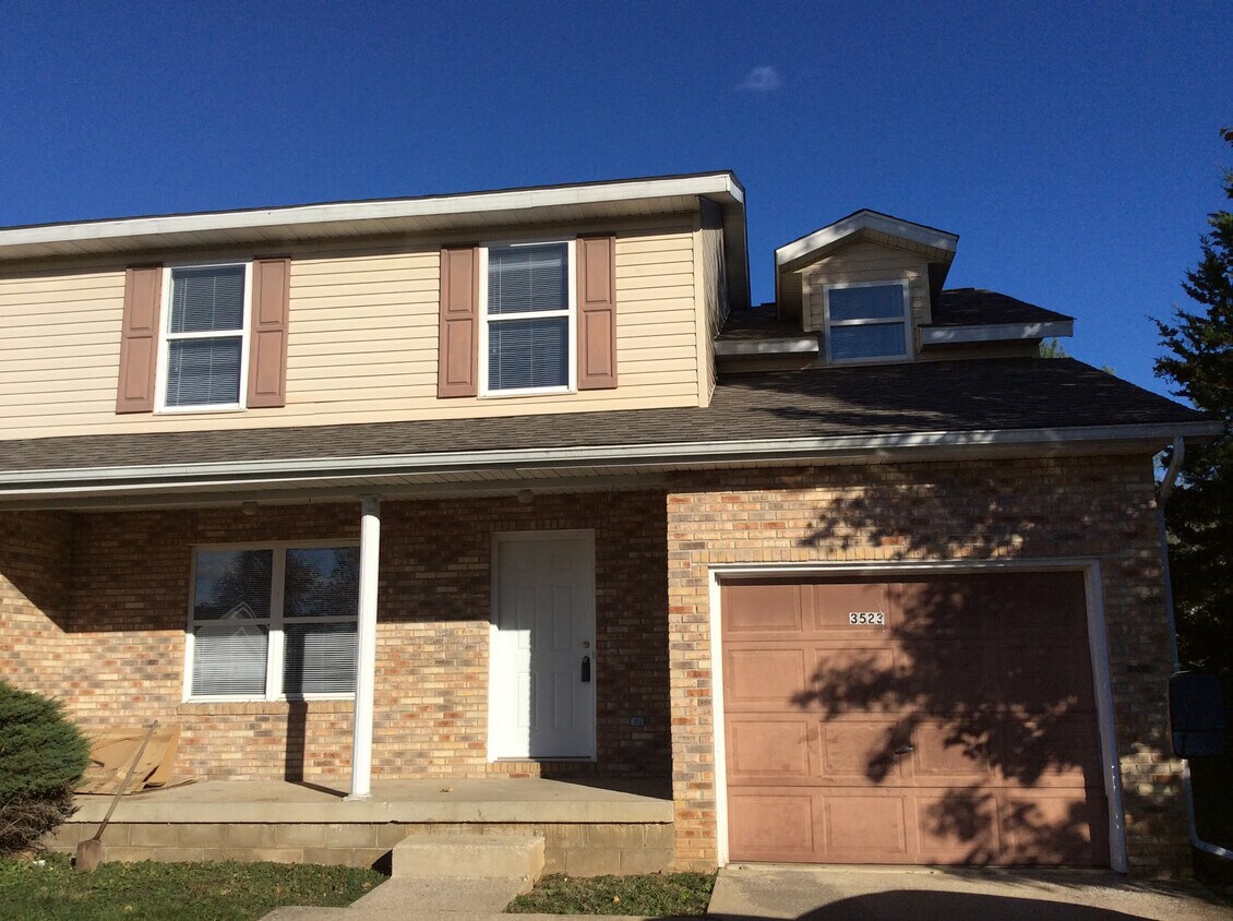 Primary Photo - 3523 S Burks Ct