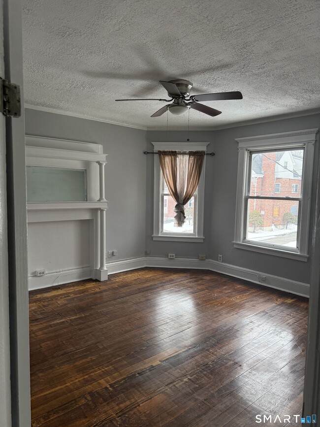 Building Photo - 165 Adelaide St