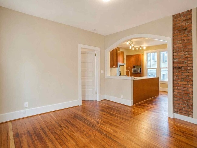 Building Photo - Top-Floor 3bed/1bath Duplex Unit in Cherry Hill!