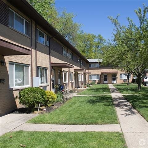 Building Photo - Springcrest Apartments