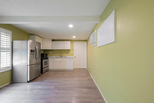 Building Photo - 3830 NE Indian River Dr