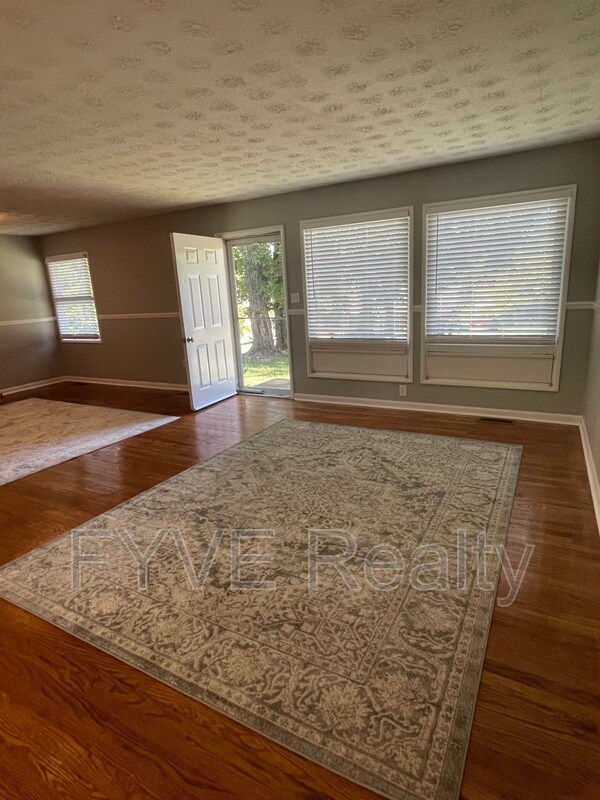 Building Photo - 3110 Sanderson Rd