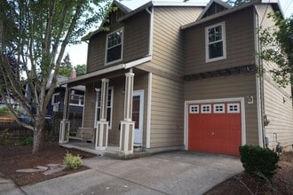 Building Photo - 3822 SE Schiller St