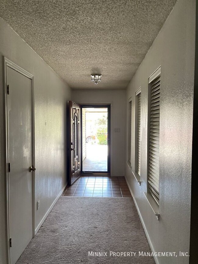 Foto del edificio - 6540 Amber Dr.