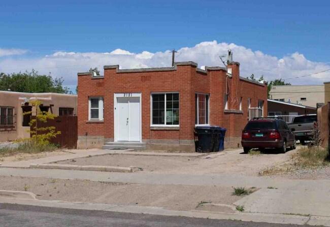 Building Photo - 2121 Coal Pl SE