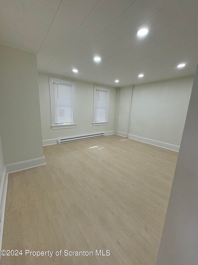 Foto del edificio - 538 N Sumner Ave