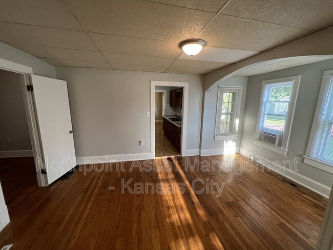 Building Photo - 3829 Mersington Ave