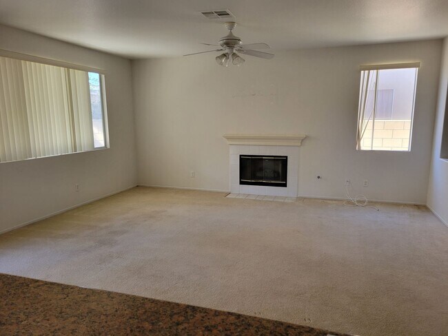 Foto del edificio - Lovely 4 Bedroom 2.5 Bathroom In Eastvale - Call Today