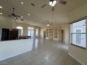 Building Photo - 2026 SW 40th Terrace