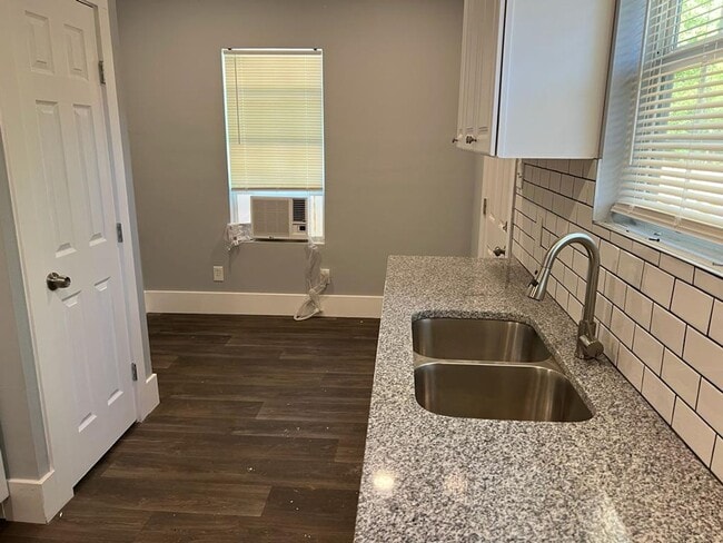 Building Photo - 434 S High St