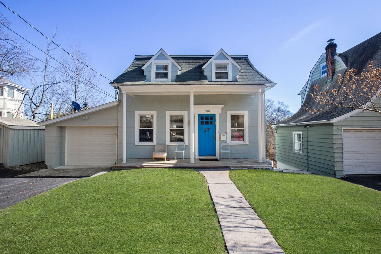 Primary Photo - 206 8th St