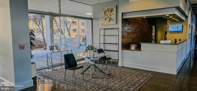 Building Photo - 1425 4th St SW