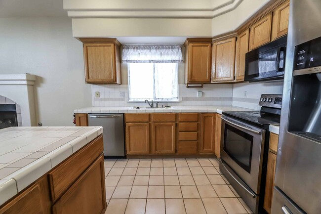 Foto del edificio - SPACIOUS 3-BEDROOM HOME WITH MOUNTAIN AND ...