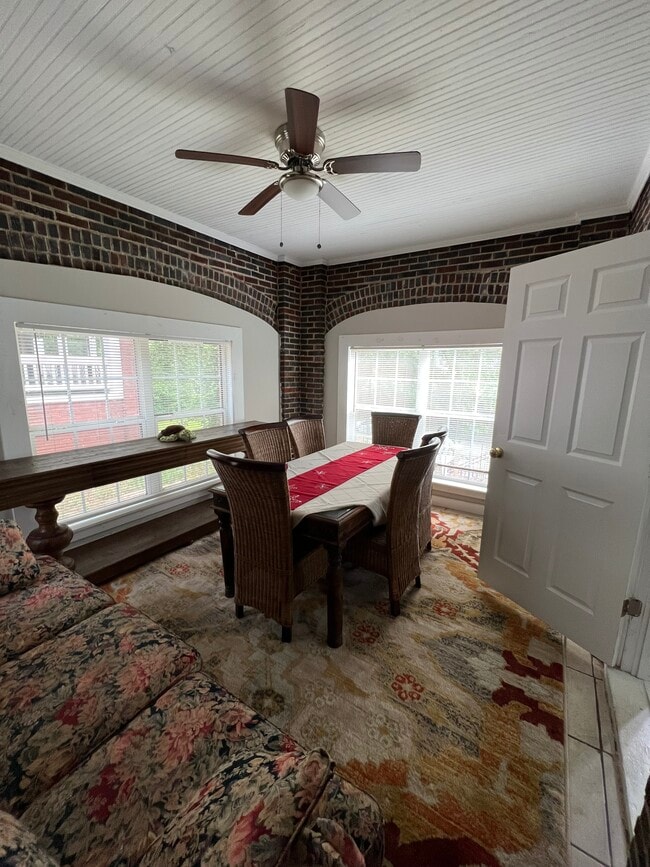 Sun Room - Shared Space - 2077 Cascade Rd SW