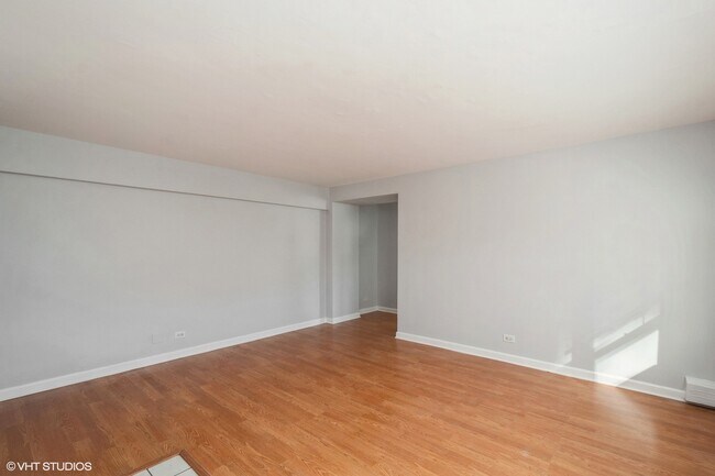 Foto del edificio - 4950 N Marine Dr