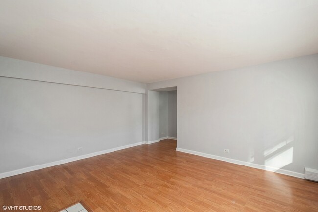 Building Photo - 4950 N Marine Dr