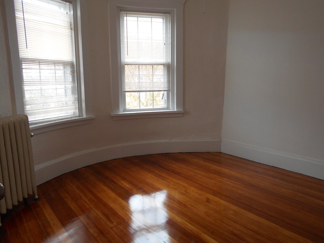 Primary Photo - 39 Beacon St