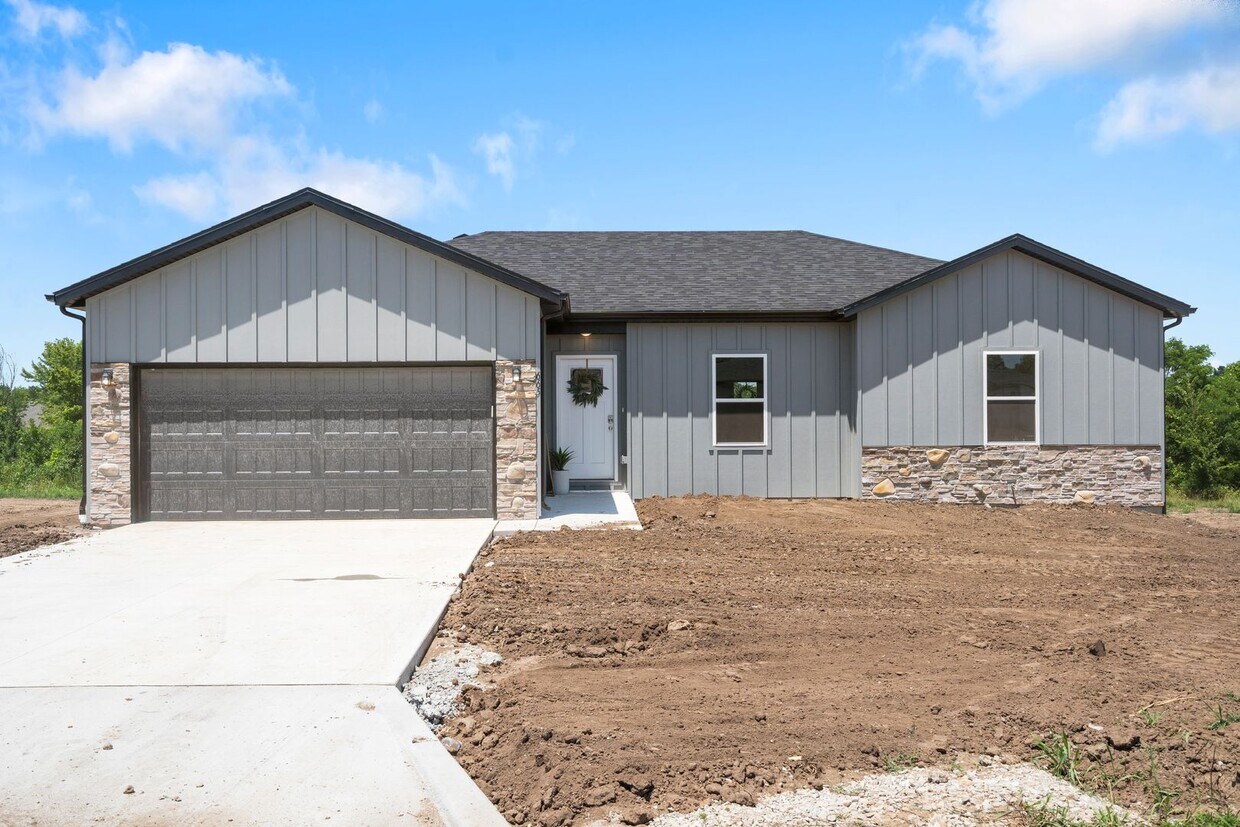Foto principal - Now Leasing! Brand New 3 Bed, 2 Bath Home ...