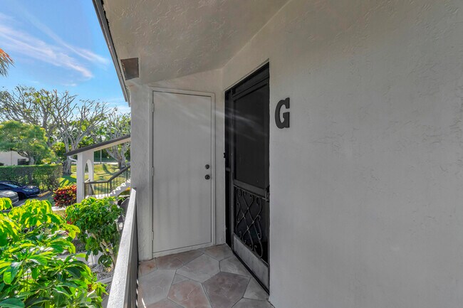 Foto del edificio - 5943 Areca Palm Ct