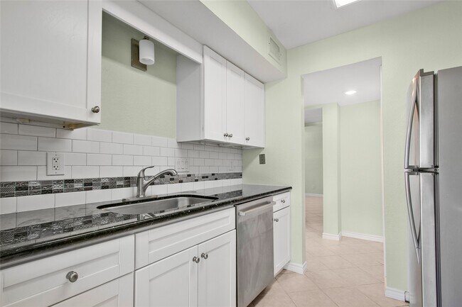 Foto del edificio - 3220 69th St