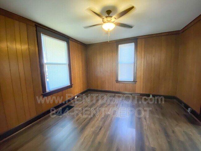 Building Photo - 805 Monroe Ave