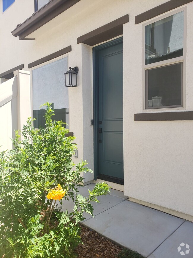 Building Photo - 586 Gateway Ln