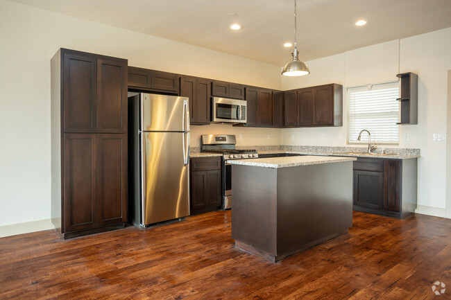 2BR, 2BA - 1,150 SF - Sanctuary At Shasta- Luxury Apartments