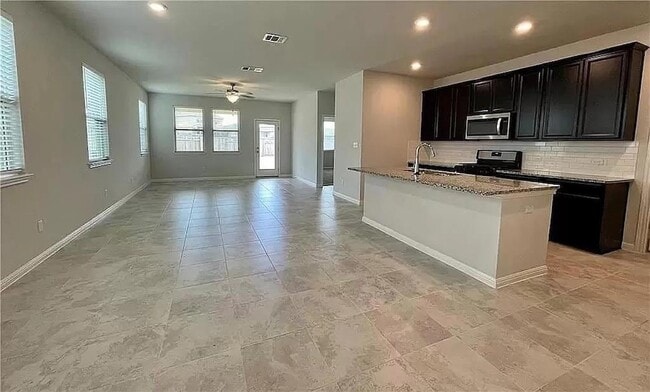 Building Photo - 317 Serpens St