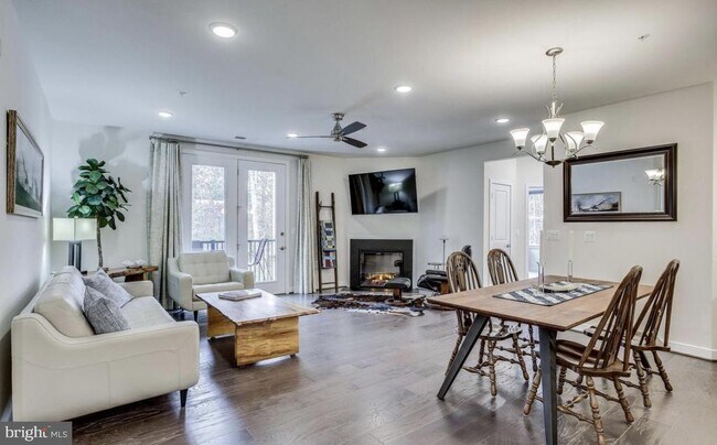 Building Photo - 43095 Wynridge Dr