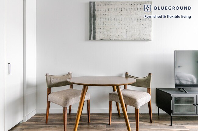 Foto del edificio - 61 W Erie St